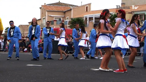 Gagnam Style par le groupe "Les Banut's" - Corso de Mèze 2013