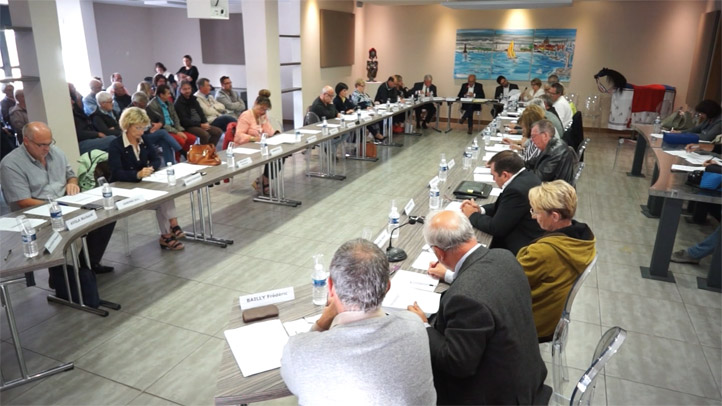 Conseil municipal de la ville de Mèze du 11 mai 2017 - début des débats