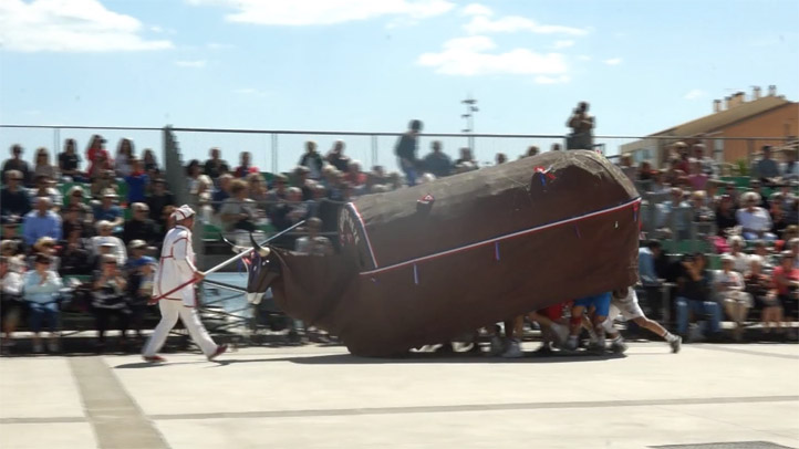 40 ème corso de la ville de Mèze – Le boeuf de Mèze le 8 mai
