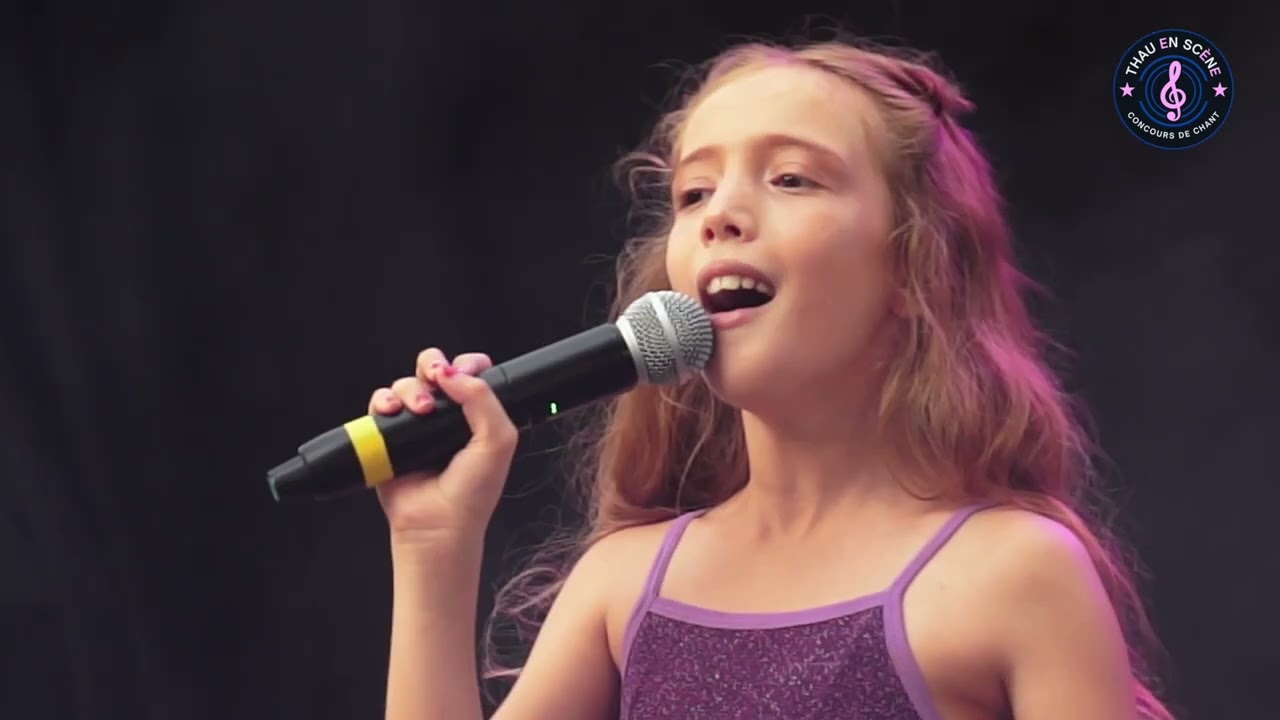 Sofia interprète « La vie en rose » de Edith Piaf - Finale Thau en Scène 3